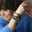 Czarna bransoletka z rzemyka z sercem i kryształkami. CASABLANCA