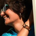 Małe pozłacane kolczyki w kształcie wydłużonych kropli. LENIWY DESZCZ