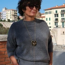 Regulowany naszyjnik z czarnymi ażurowymi dekorami. SIDŁA NAMIĘTNOŚCI