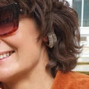 Pozłacana nausznica bogato wysadzana kryształami. O SOLO MIO