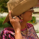 Wiszące kolczyki kule z kwiatkami w różnych kolorach. BUKIET ZMYSŁÓW