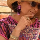 Kolczyki wiszące z kwiatem i kaskadą z fioletowych cekinów. JAK NA ARONIĘ