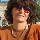 Posrebrzana nausznica bogato wysadzana kryształami. ZASKOCZ SIEBIE