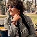 Elegancki pierścionek z szarym i różowym kryształkiem. MALINOWE SNY