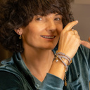 CÁLIDO - FRÍO. Pendientes debajo de la oreja