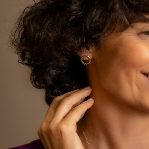 Etosha. Kolczyki wkrętki z zielonymi kryształkami