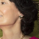 Małe kolczyki wkrętki kolibry w locie z szafirami. KOBIETA DELIKATNA