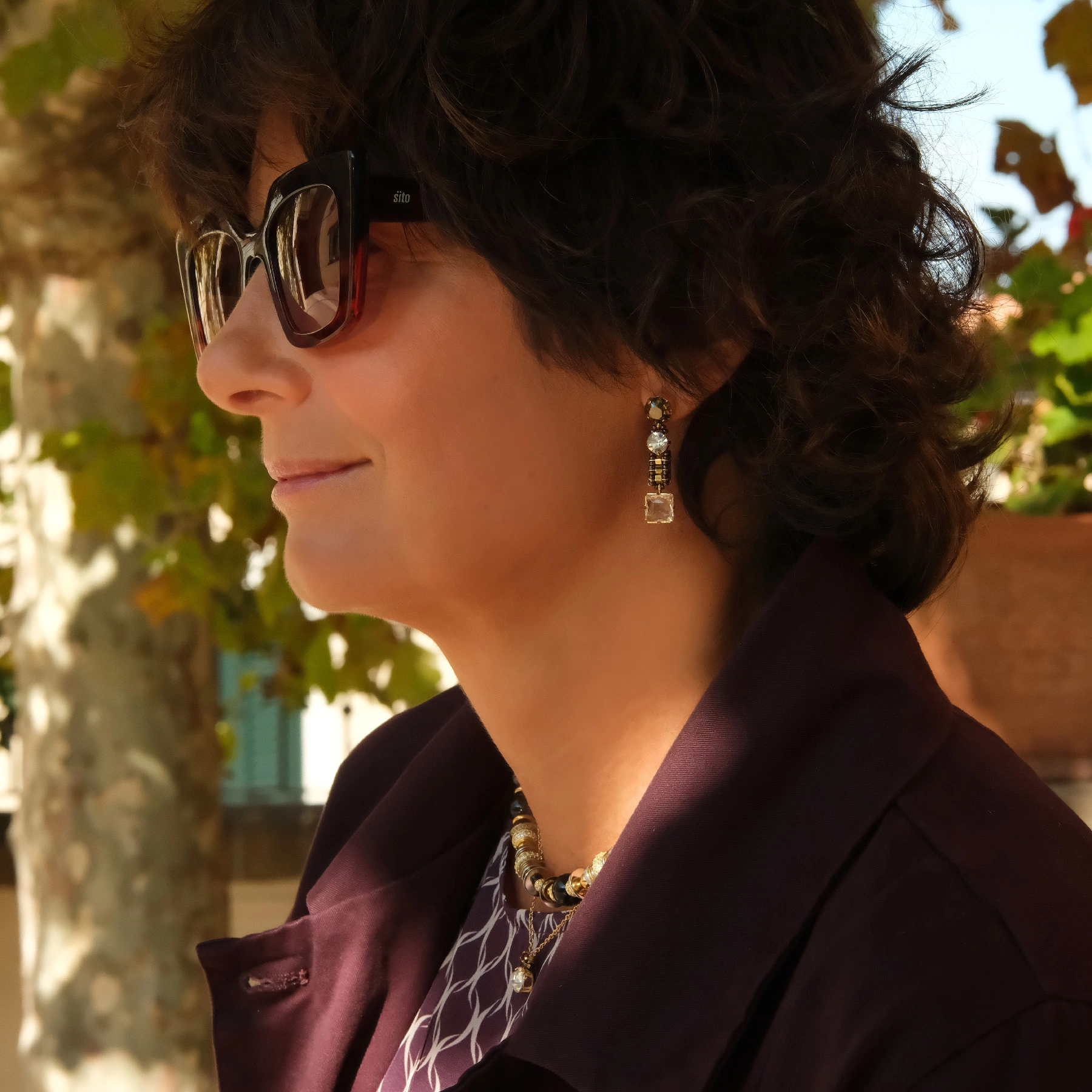 Zlocony naszyjnik z łańcuszka z zawieszką z kryształem. MRS ROBINSON