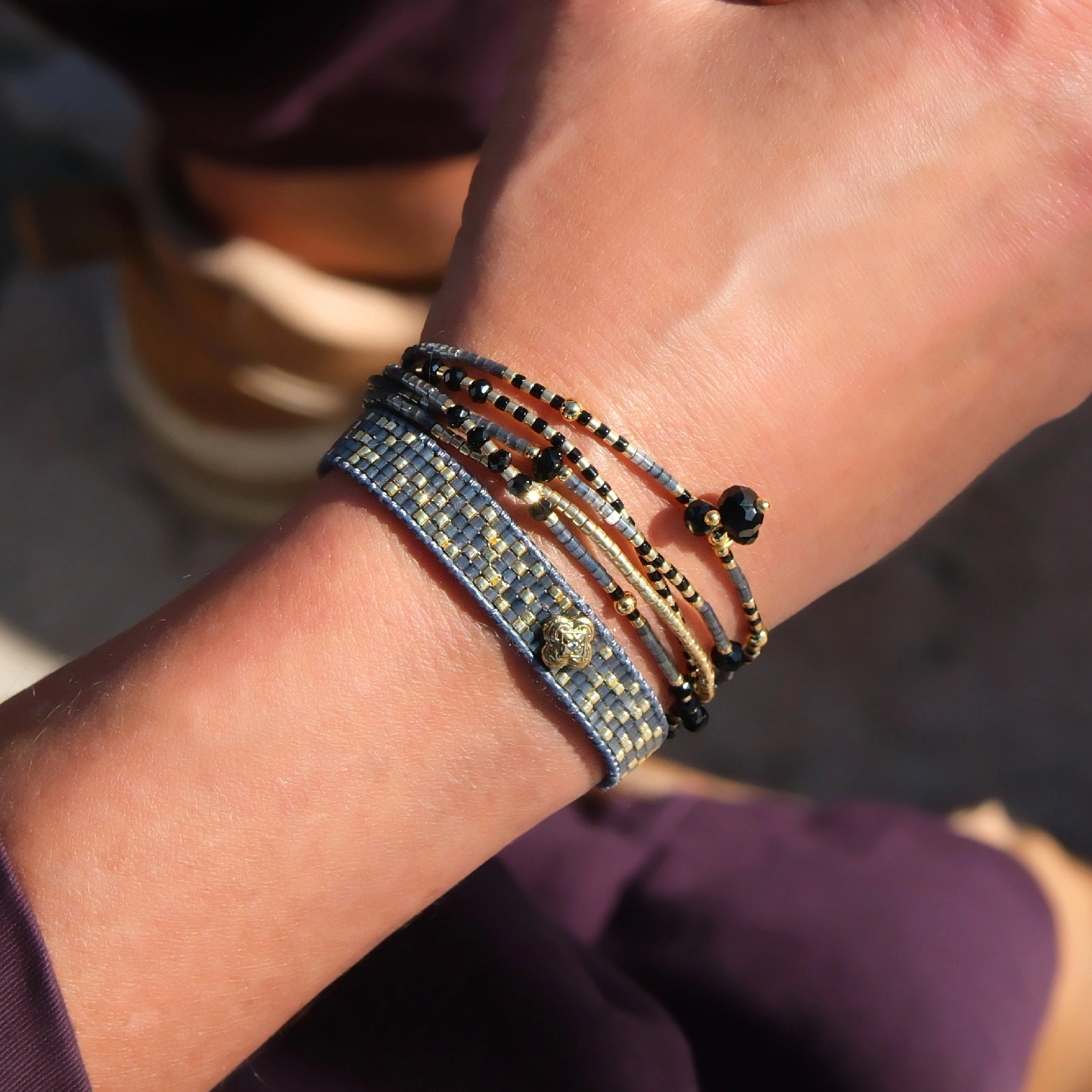 Pięciorzędowa bransoletka z koralików Miyuki i kryształków. TRIO NEGRO