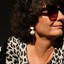 Pozłacane kolczyki haczyki emaliowane na biało i różowo. ELVIRA