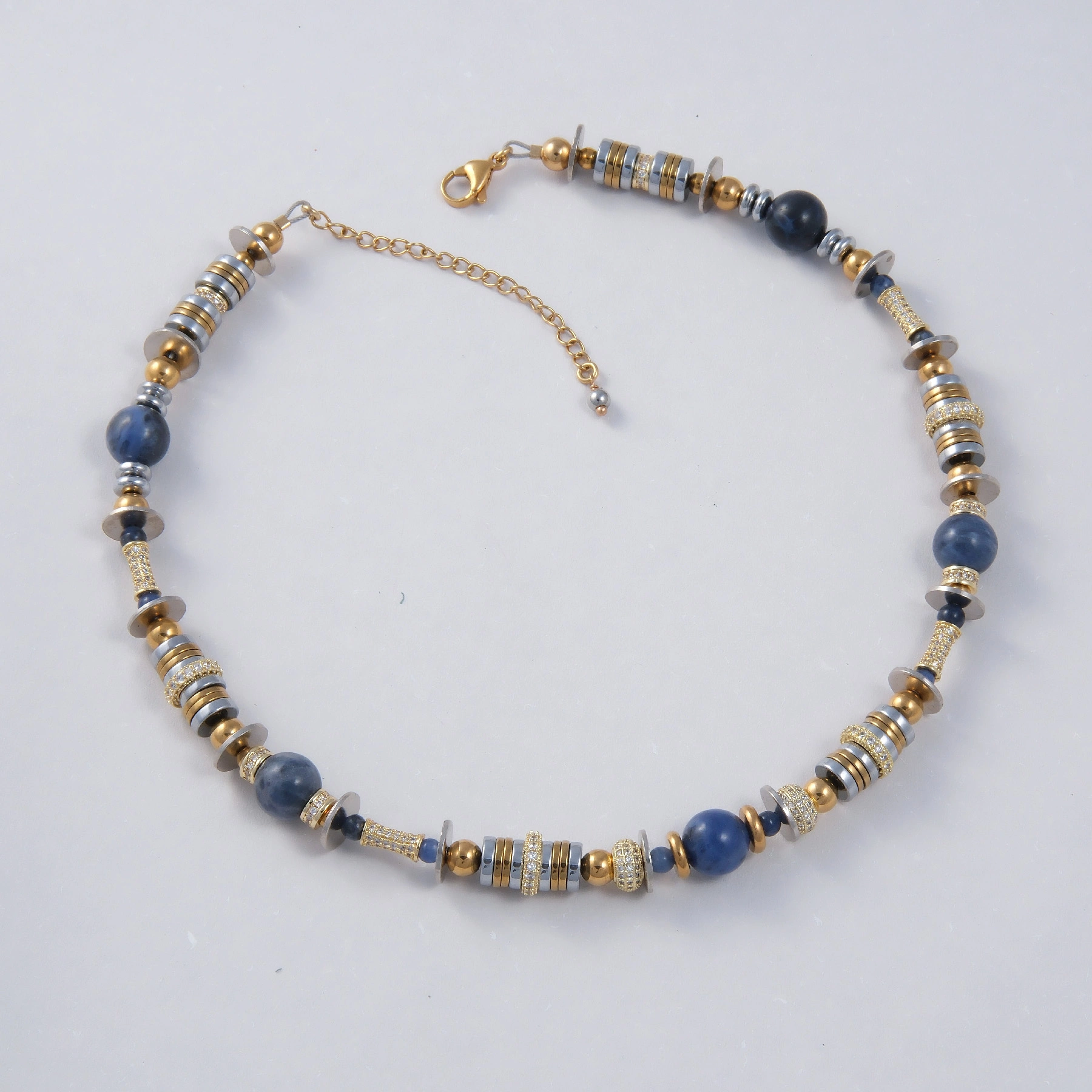 Naszyjnik z kobaltowymi sodalitami i cyrkoniami. LA SEINE BLEUE