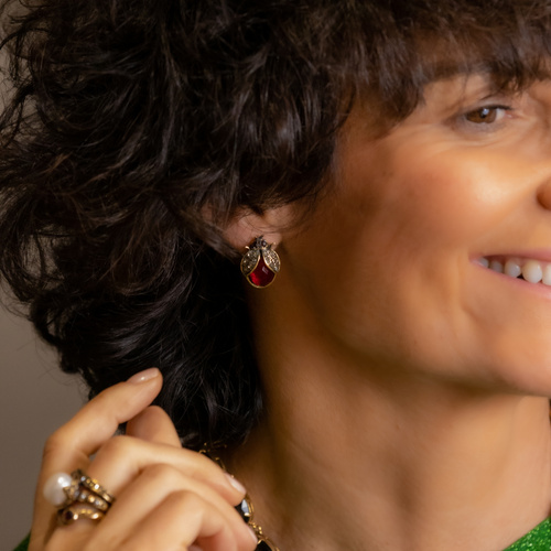 Skarabeusze w czerwieniach. Kolczyki wkrętki