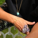 Złocony wisiorek z turkusową głową pantery z cyrkoniami. SŁODKIE MALEŃSTWO