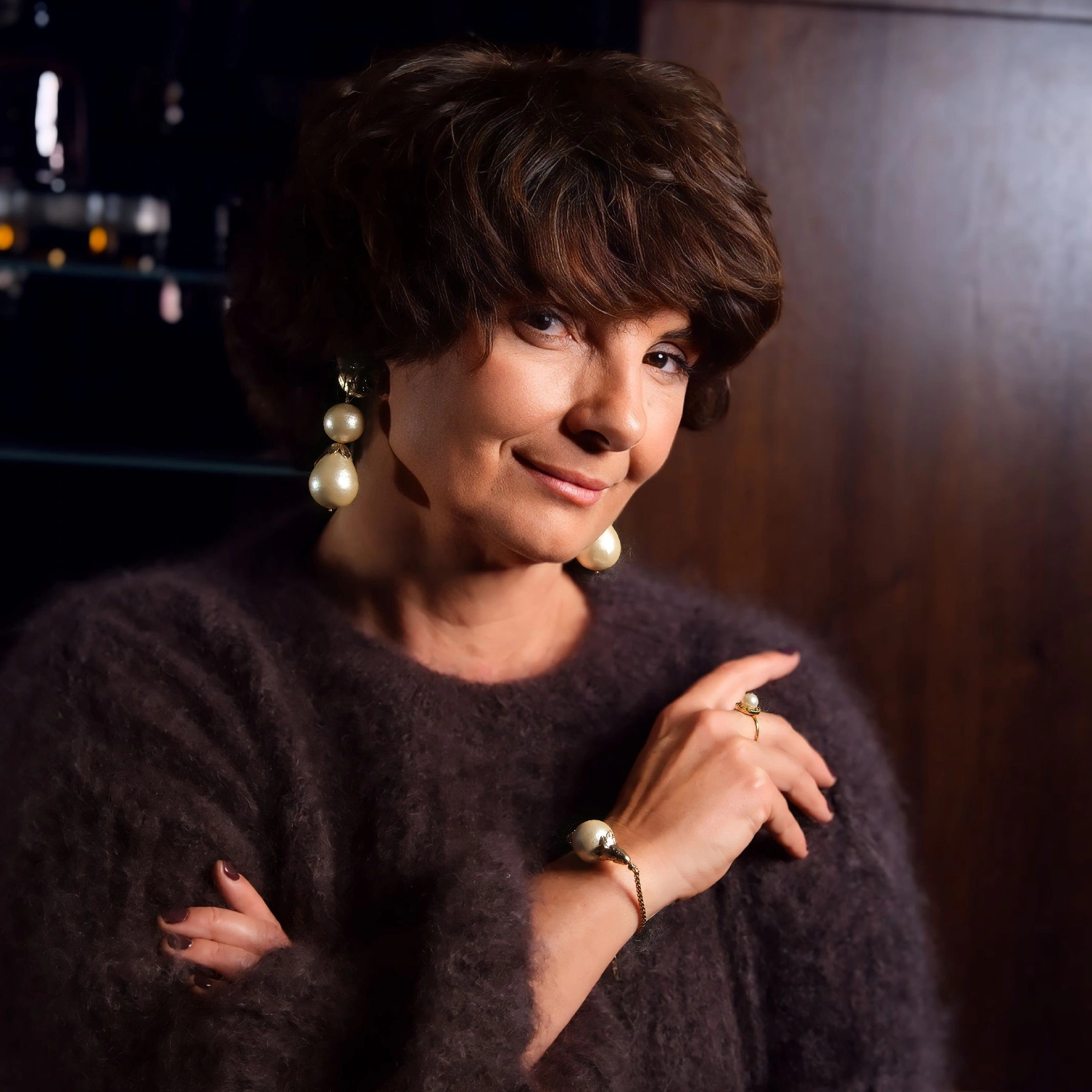 Złocona bransoletka z perłą bawłenianą w objęciu liści. PERŁA RIWIERY