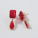 Kolczyki wiszące z dwóch czerwonych kryształów. STELLA D’ITALIA