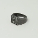 Sygnet męski wykonany ze stali szlachetnej satynowanej. NAPRAWDĘ MĘSKI