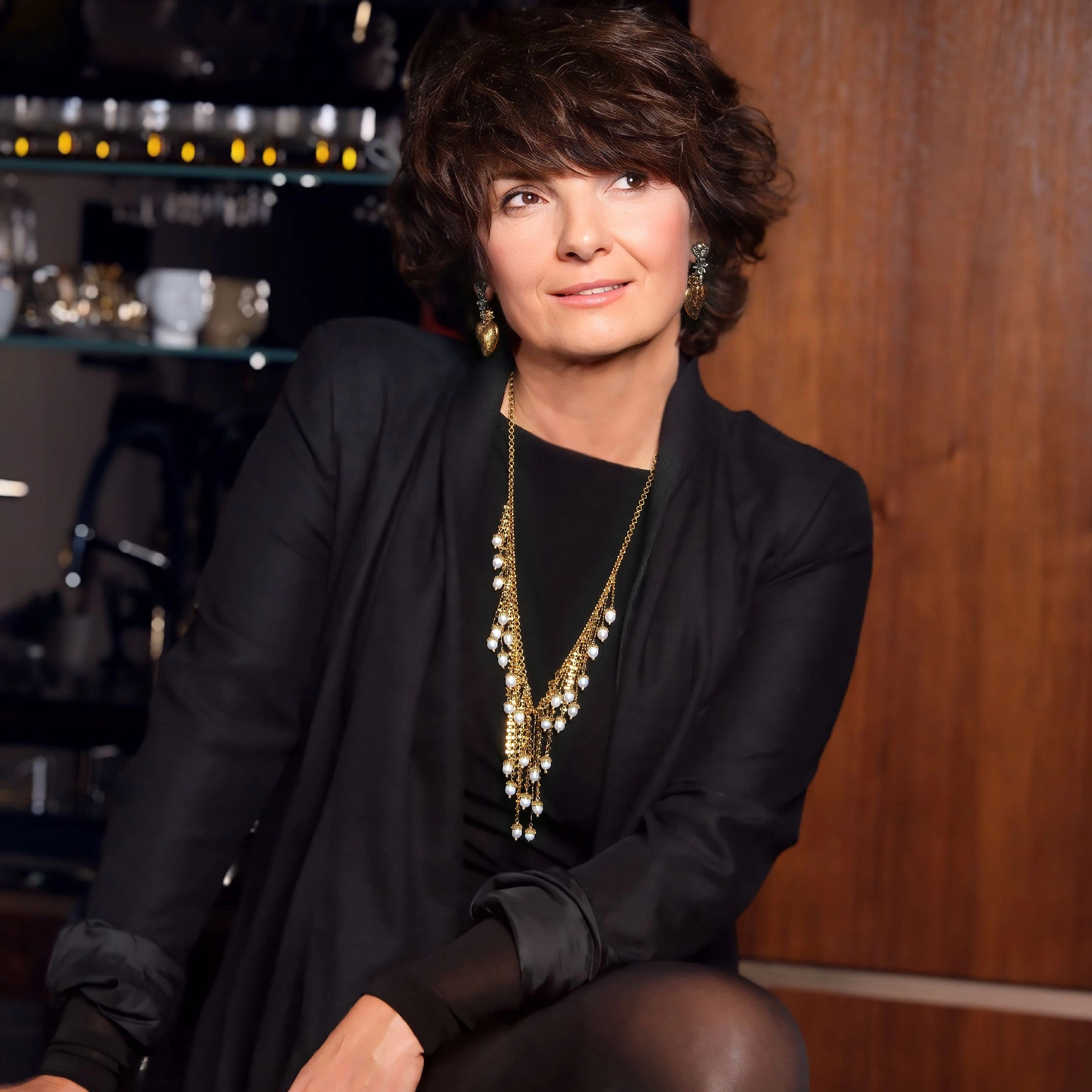 Złocony naszyjnik z kaskadą łańcuszków z perłami. FELICITA