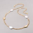 Złocony naszyjnik na łańcuchu z dekorami z masy perłowej. SŁOŃCE W OBŁOKACH