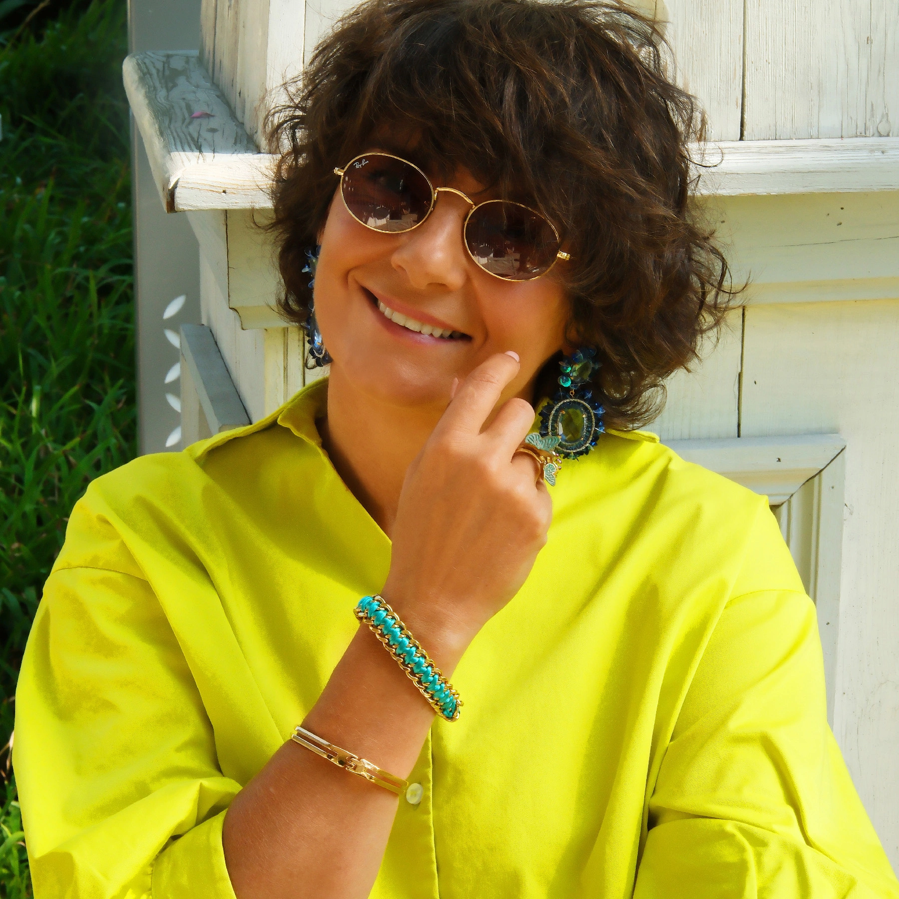 Długie owalne kolczyki wiszące z niebieskimii kryształami. LUSTRA NIEBA