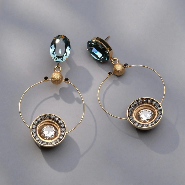 Kolczyki z kryształami w tonie szarego diamentu i szampana. OKRĄGŁY ROK