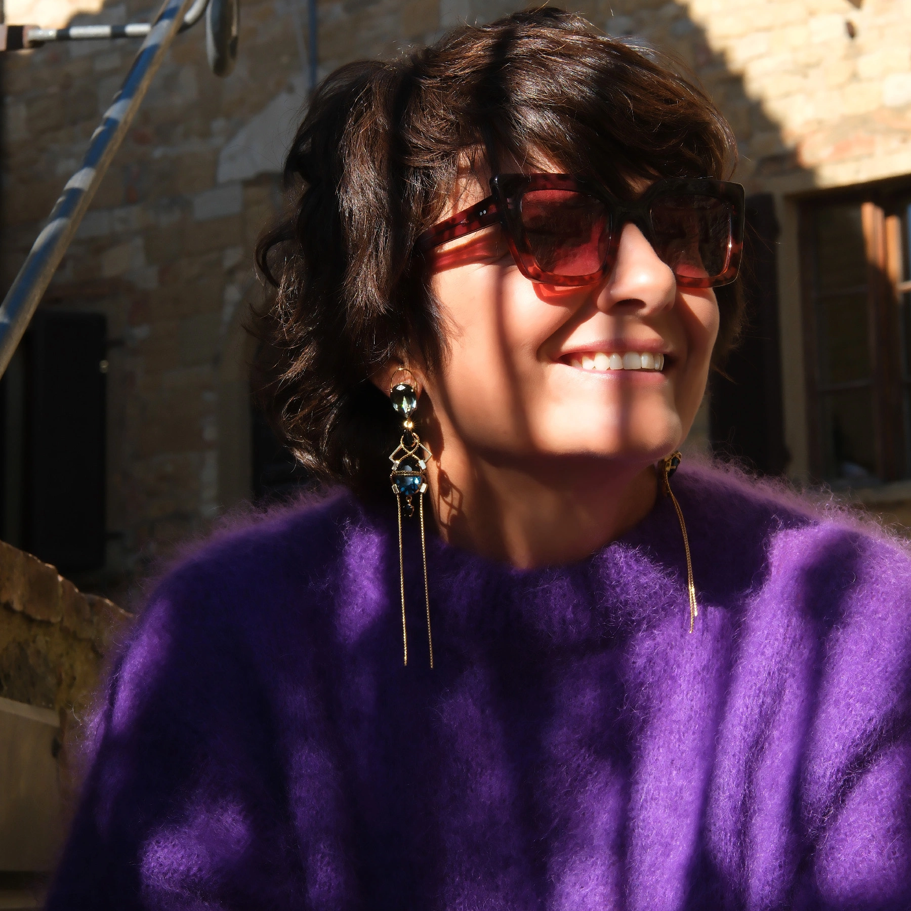 Złocone kolczyki z błękitnymi i oliwkowymi kryształkami. OLIWKA W OCEANIE