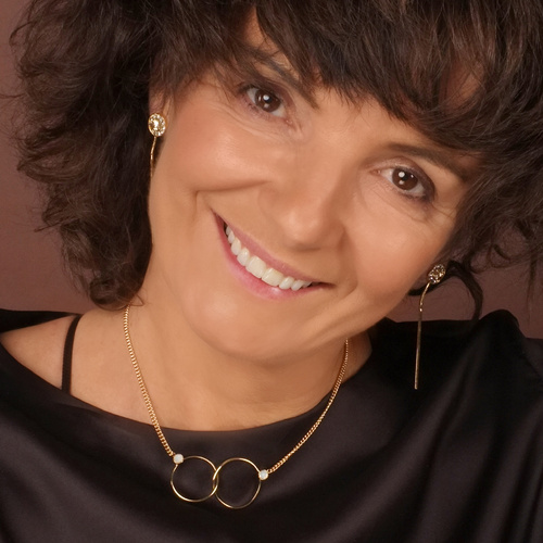 PARA SEÑORITA EVA. Un delicado collar con círculos