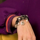 Bransoletka z czarnej skóry z kryształkami i perłami. MAŁA CZARNA