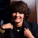 Złocony spiralny pierścionek z perłą i guzikiem. MARGOT