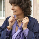 Długie kolczyki kryształowe w odcieniach różu i złota. WYZWOLIĆ EMOCJE