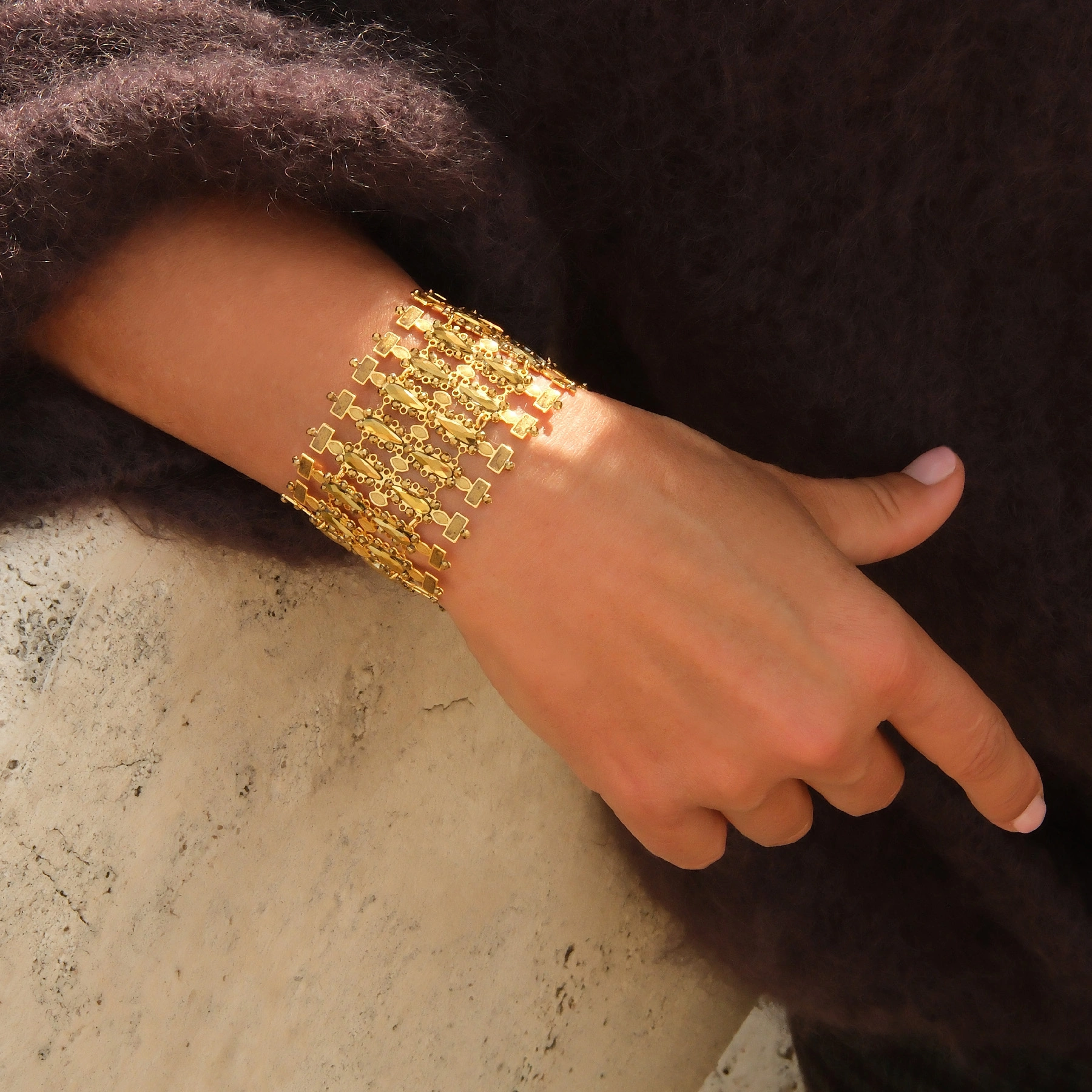 Bransoletka z modułów w ciepłym złocie z kryształkami. PAŁAC DOŻÓW