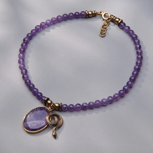 Naszyjnik z ametystów z zawieszką z motywem węża. SERPENTE VIOLA