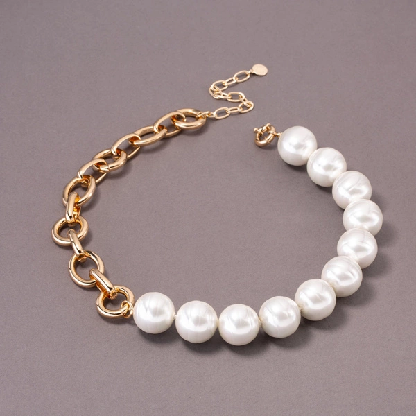 Krótki naszyjnik ze szklanych pereł Majorka i łańcucha. DWA BIEGUNY