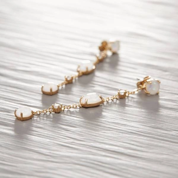 Długie kolczyki wiszące z mlecznymi cyrkoniami. JENNY