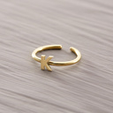 K – Kosmitka. Delikatny pierścionek z literką K