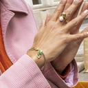 Bransoletka łańcuch z listkiem i zielonymi koralikami. PAŹDZIERNIK