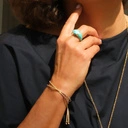 Otwarty pozłacany pierścionek z turkusową głową pantery. DZIKA ROZKOSZ