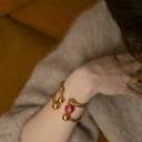 Żłobione pozłacane kolczyki z zapięciami typu wkrętki. PRALINKI