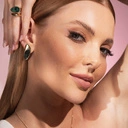 Złocone kolczyki skrzydełka ze szmaragdowym akcentem. ZIELONE SKRZYDŁA