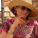 Kolczyki wiszące z kwiatem i kaskadą z fioletowych cekinów. JAK NA ARONIĘ