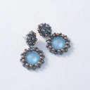 Srebrzone kolczyki z rozetami i niebieskimi kryształem. LUSTRO AZZURRO