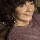 Wiszące kolczyki z perłą i łączonych elementów. OCZAROWANIE