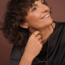 Pozłacany pierścionek z opalowymi kryształami. TU I TERAZ