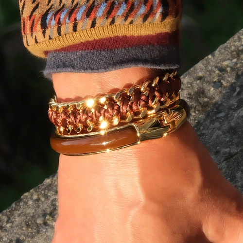 Pozłacana bransoletka z brązowym kordonkiem. TROPIK