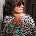 Złocona bransoletka pokryta białą i turkusową emalią. ADRIANA