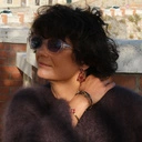 Złocona bransoletka z kwiatem w kolorze czerwonej dalii. CZERWONA DALIA