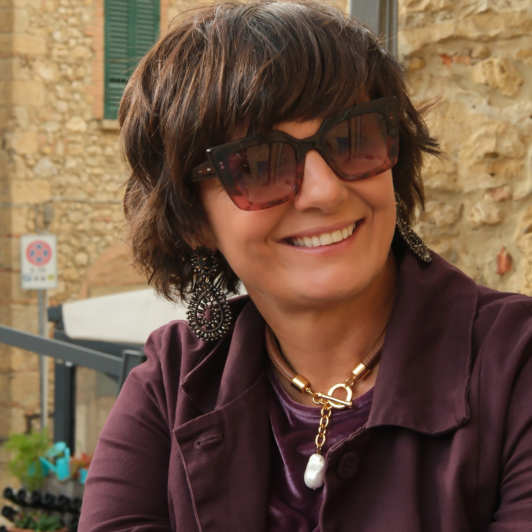 Naszyjnik z jasnobrązowej ekoskóry z perłą hodowlaną. PIASEK PUSTYNI