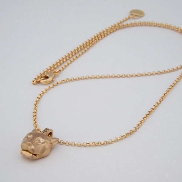 Pozłacany wisiorek z zawieszką z głową pantery z cyrkoniami. DZIKIE MALEŃSTWO