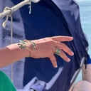 Złoty regulowany pierścionek pokryty zieloną oksydą. ZWINIĘTY LIŚĆ