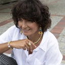 Krótki naszyjnik z zielonych koralików i białych perełek. NOIA