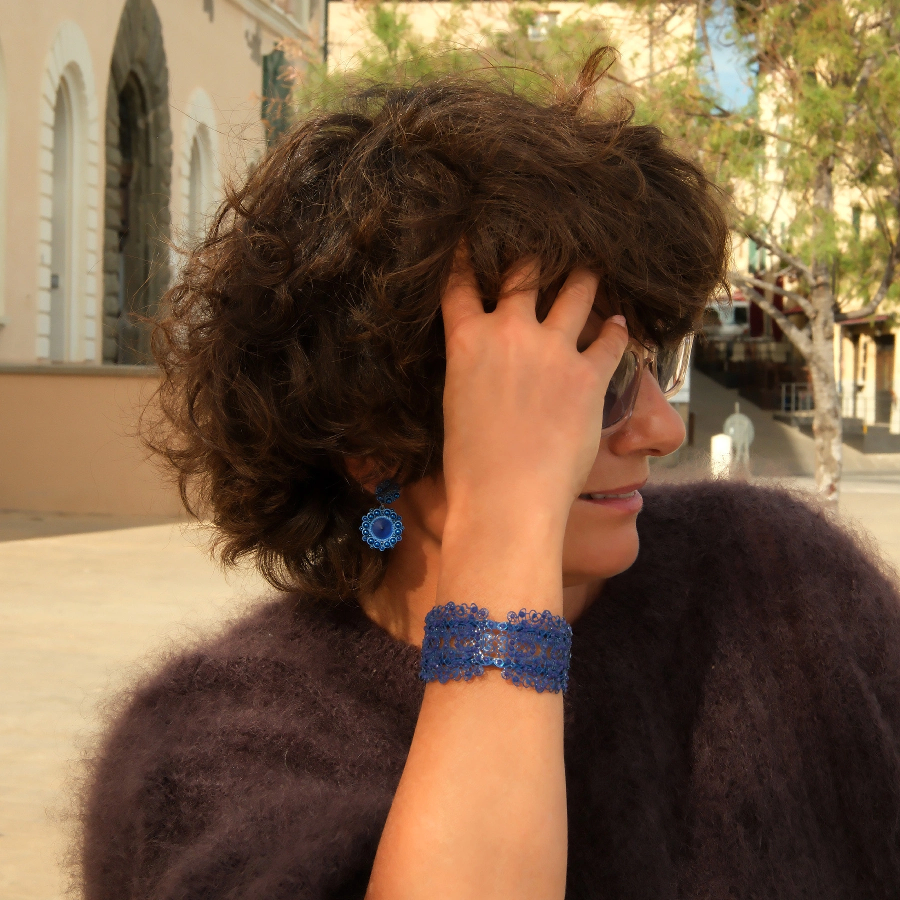 Srebrzone kolczyki kwiaty w soczystym niebieskim. FIORI AZZURRI